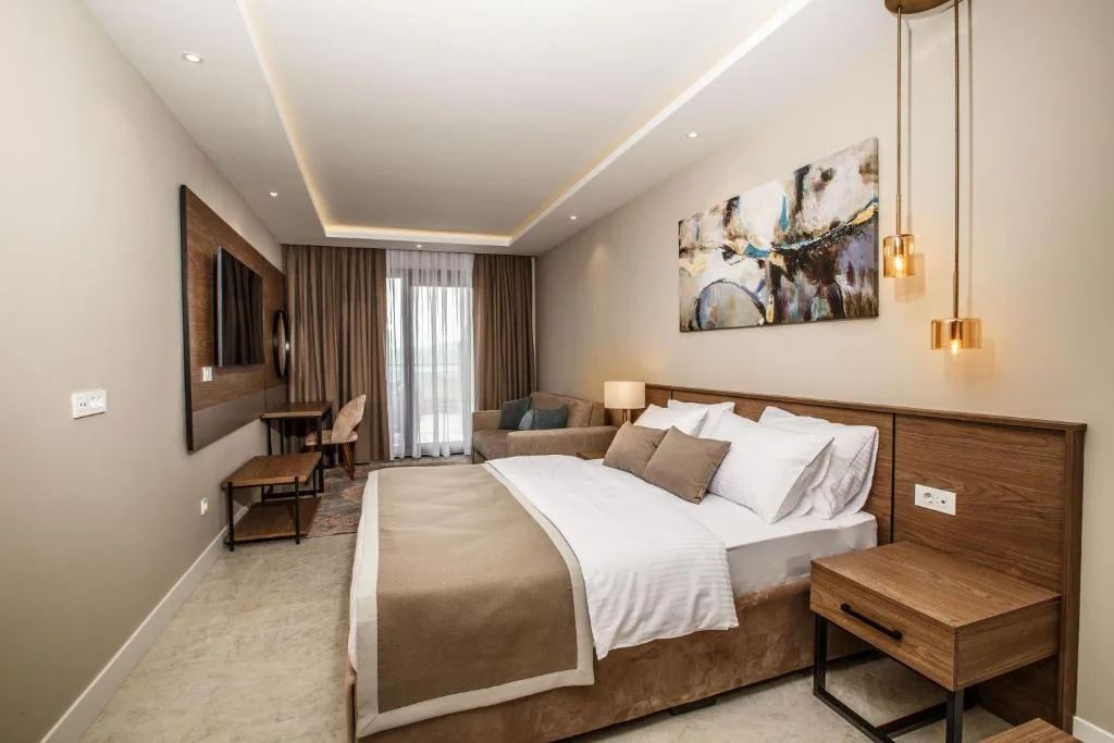 Montenegro Lodge Hotel — Hospitality